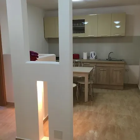 Apartamento Madalin *